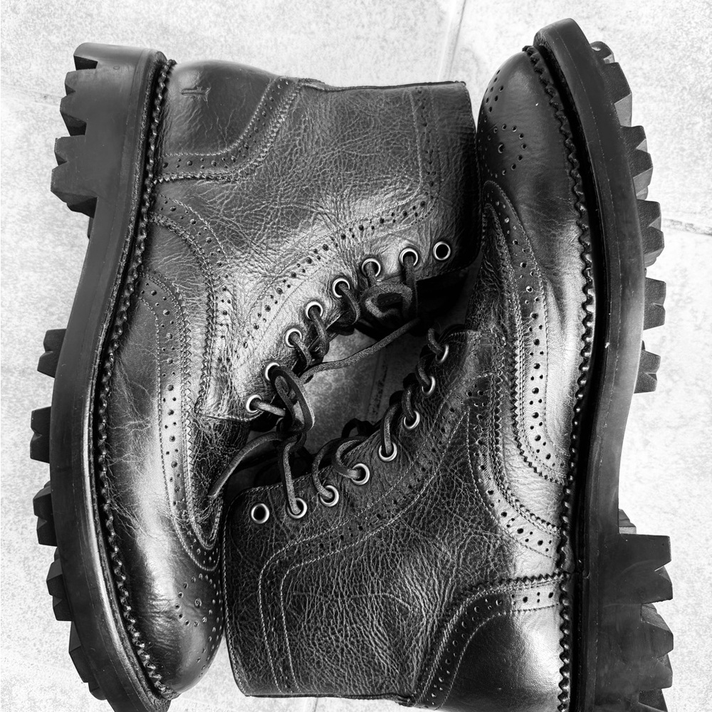 Frye men size 9 wingtip lug sole new Boots